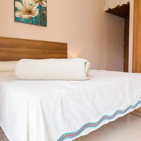 Sea Views Apartment-wifi-sleep 5 Daire Marsaskala