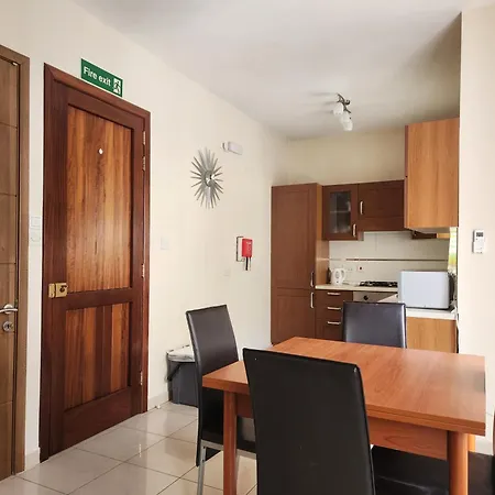 Sea Views Apartment-wifi-sleep 5 Daire Marsaskala