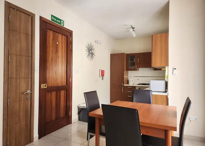 Sea Views Apartment-wifi-sleep 5 Apartament Marsaskala